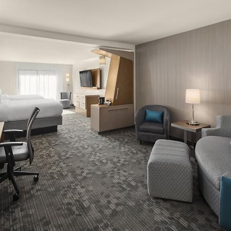 Courtyard By Marriott Seattle Northgate Hotel Bagian luar foto