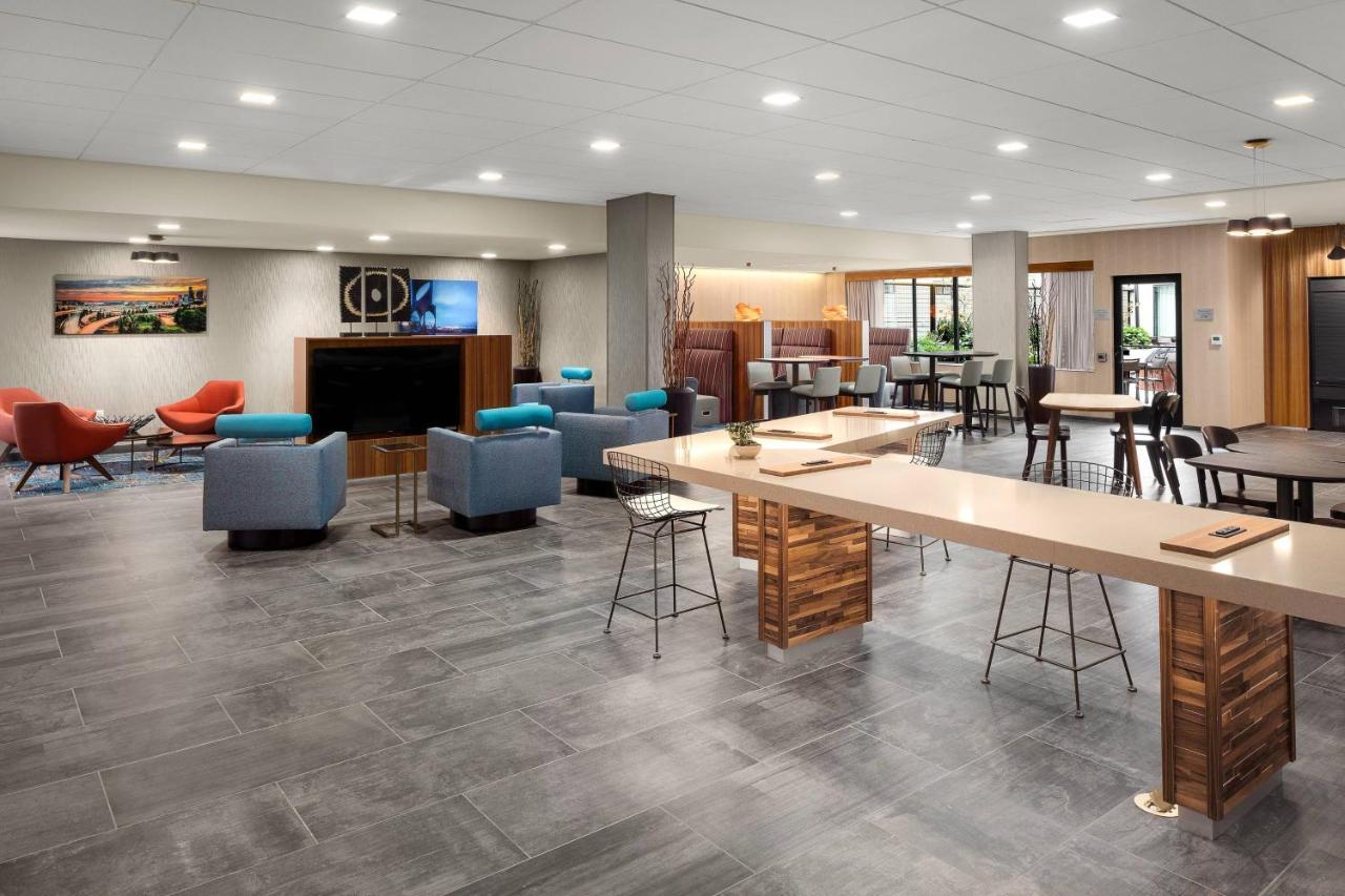 Courtyard By Marriott Seattle Northgate Hotel Bagian luar foto