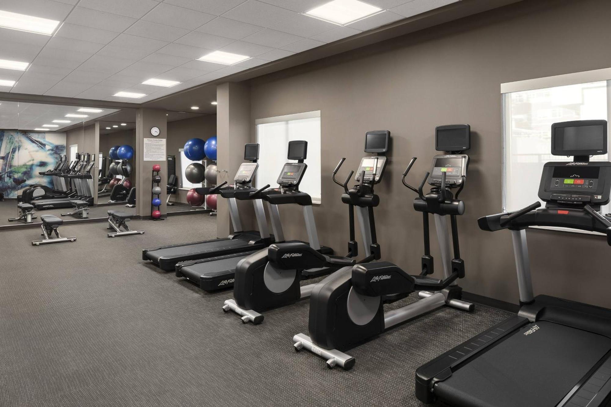 Courtyard By Marriott Seattle Northgate Hotel Bagian luar foto