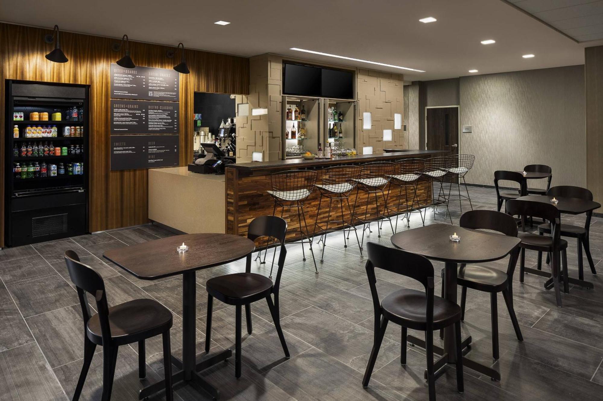 Courtyard By Marriott Seattle Northgate Hotel Bagian luar foto