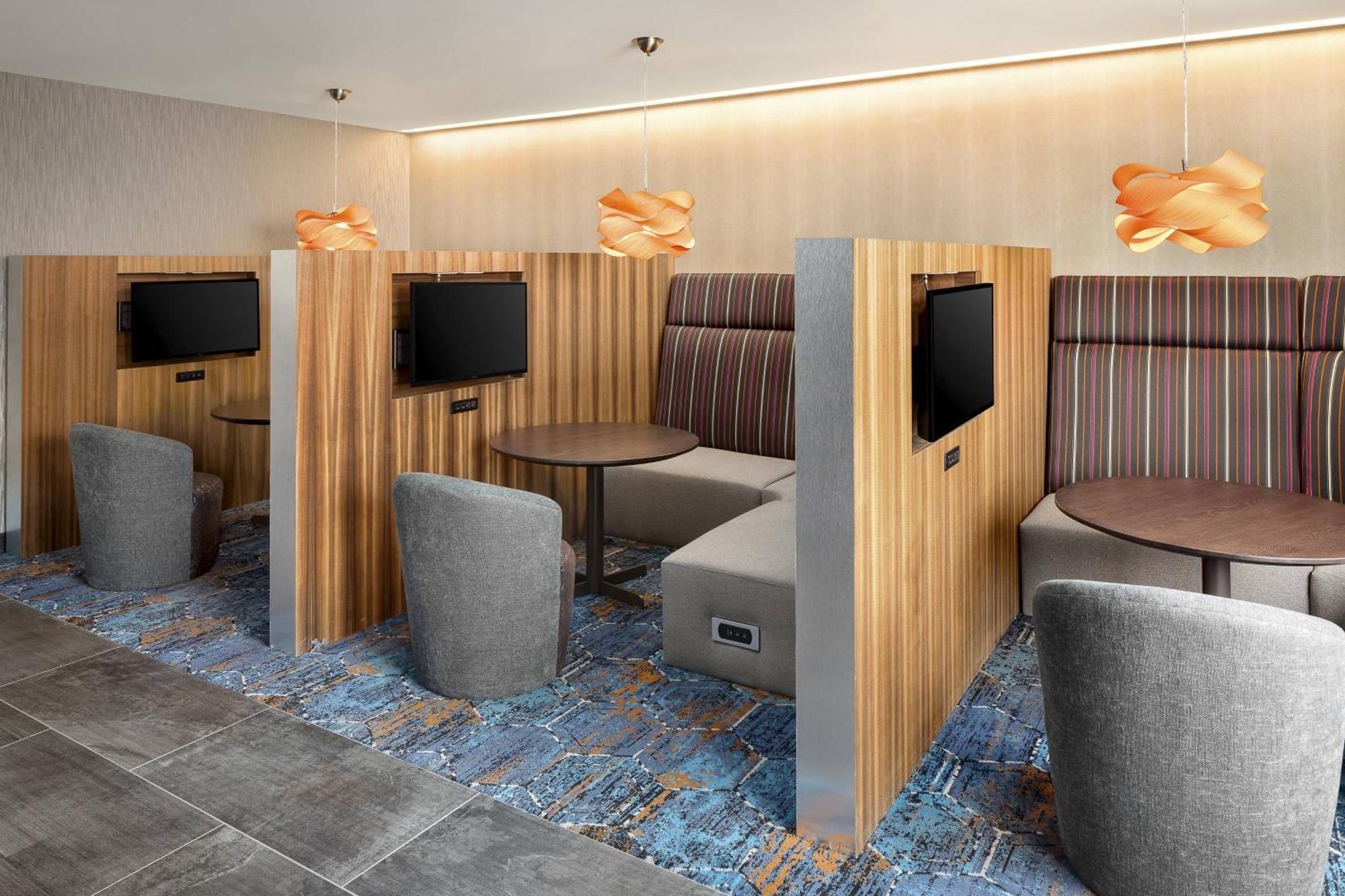 Courtyard By Marriott Seattle Northgate Hotel Bagian luar foto