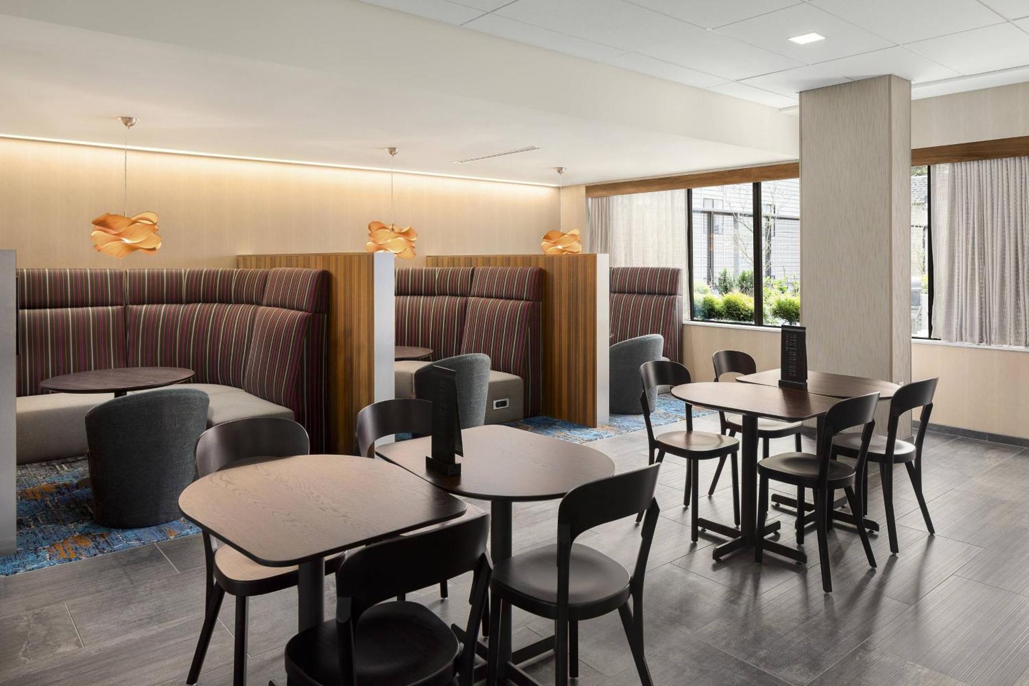 Courtyard By Marriott Seattle Northgate Hotel Bagian luar foto